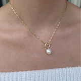 Pearl Oval Trace T-Bar Necklace in Gold